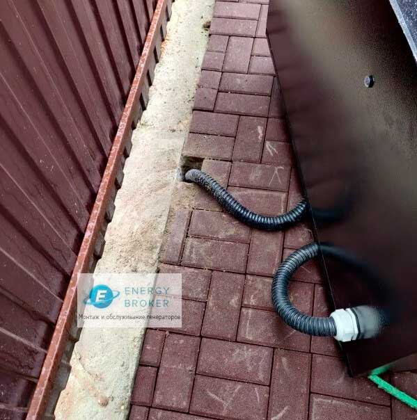 Ввод кабелей осуществляется через гермовводы